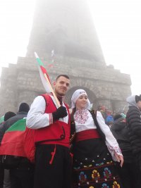 снимка 1 Хиляди българи отдадоха почит на падналите за свободата на България на връх Шипка
