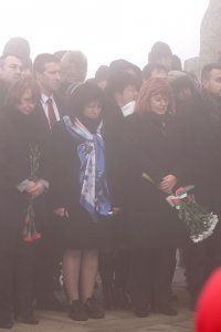 снимка 6 Хиляди българи отдадоха почит на падналите за свободата на България на връх Шипка