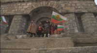 Хиляди родолюбци се изкачиха до Паметника на свободата на връх Шипка