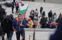 снимка 8 Стотици българи изкачват връх Шипка, въпреки отмяната на официалния ритуал