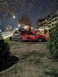 снимка 2 Шофьор потроши три коли след каскада във Варна