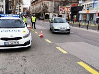 снимка 11 Пловдивската полиция с акция "Цвете на пътя" за 8-ми март