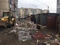 Събарят 17 незаконни постройки в Столипиново