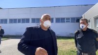 Борисов спира поръчки от български завод за защитни облекла за Германия, за да работи за България