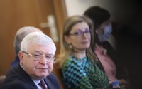 Кирил Ананиев забрани износа на лекарства на хининова основа