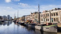 Нидерландия - може ли една държава да изгради групов имунитет?