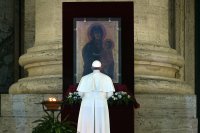 снимка 13 Папа Франциск се моли сам под дъжда на празния площад "Свети Петър"
