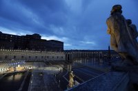 снимка 23 Папа Франциск се моли сам под дъжда на празния площад "Свети Петър"