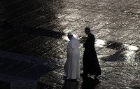 снимка 22 Папа Франциск се моли сам под дъжда на празния площад "Свети Петър"