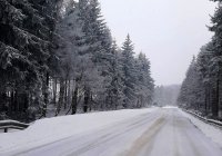 Над 340 машини обработват пътните настилки в районите със снеговалеж