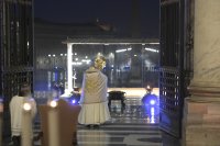 снимка 4 Папа Франциск се моли сам под дъжда на празния площад "Свети Петър"