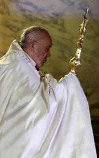снимка 10 Папа Франциск се моли сам под дъжда на празния площад "Свети Петър"