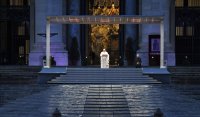 снимка 21 Папа Франциск се моли сам под дъжда на празния площад "Свети Петър"
