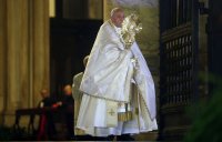 снимка 8 Папа Франциск се моли сам под дъжда на празния площад "Свети Петър"