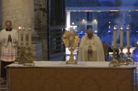 снимка 12 Папа Франциск се моли сам под дъжда на празния площад "Свети Петър"