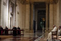 снимка 19 Папа Франциск се моли сам под дъжда на празния площад "Свети Петър"