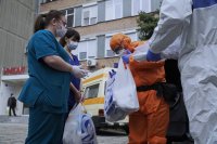 снимка 2 120 поръчки за доставка на храна и лекарства по домовете са изпълнили доброволци от Пловдив