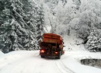 АПИ: 220 машини почистват пътищата в районите със снеговалеж