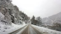 снимка 5 400 машини обработват пътищата в районите със снеговалеж