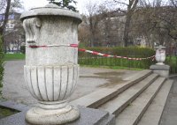 снимка 4 Полицейски ленти ограждат парковете в София