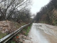 снимка 2 Свлачище затвори пътя Пловдив-Пещера