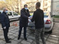 снимка 2 В Пловдив раздадоха на граждани предпазни маски, изработени от ученици