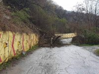 снимка 2 Пътят до Асеновата крепост е затворен временно заради свлачище