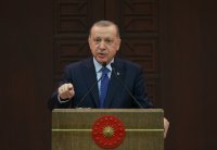 Турция затваря 30 големи града, маските вече са задължителни навън