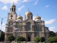 Дезинфекцират православните храмове във Варна за празниците