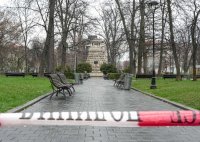 Полицейски ленти ограждат парковете в София