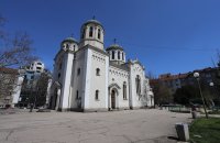 снимка 5 Махнаха пейките в градинката около храм „Свети Георги” в София