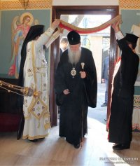 снимка 5 Патриарх Неофит се поклони на Христовата плащаница в митрополитския параклис
