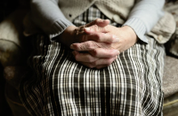 Учени: 50% от смъртните случаи от COVID-19 в Европа вероятно са в старчески домове