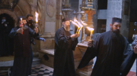 снимка 2 ​Благодатният огън слезе в църквата на Божи гроб в Ерусалим (ВИДЕО)