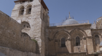 снимка 6 ​Благодатният огън слезе в църквата на Божи гроб в Ерусалим (ВИДЕО)