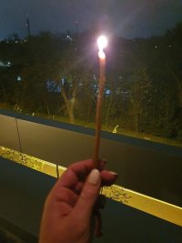 Приятели и колеги на Милен Цветков запалиха свещ на прозорците си за него (СНИМКИ)