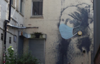 Графит на Банкси вече е с маска