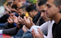 Мюсюлманите посрещат Рамазан при затворени джамии