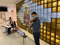 "Музика с маски" за медиците в болница "Св. Анна"