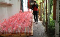 снимка 24 Свилен от „Остава" и Звезди от „Ахат“ раздаваха благотворително храна в София