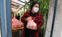 снимка 13 Свилен от „Остава" и Звезди от „Ахат“ раздаваха благотворително храна в София