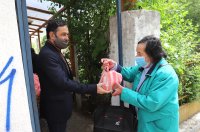 снимка 17 Свилен от „Остава" и Звезди от „Ахат“ раздаваха благотворително храна в София