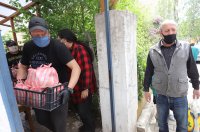 снимка 14 Свилен от „Остава" и Звезди от „Ахат“ раздаваха благотворително храна в София