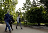Отвориха малките паркове в Мадрид, Румъния частично пуска моловете