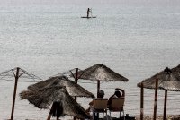 снимка 1 Температурни рекорди в Гърция, плажовете са пълни с хора (СНИМКИ)