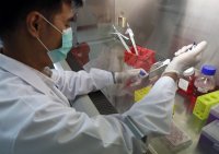 Китай тества 5 ваксини срещу COVID-19 на хора. "Нежелани ефекти" няма