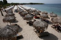 Температурни рекорди в Гърция, плажовете са пълни с хора (СНИМКИ)