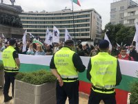 снимка 5 Протест на партия "Възраждане" пред парламента (Видео, снимки)