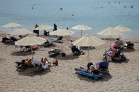 снимка 6 Температурни рекорди в Гърция, плажовете са пълни с хора (СНИМКИ)