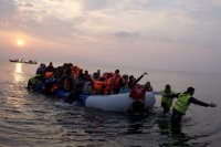 Лодка с 36 мигранти пристигна на остров Лесбос